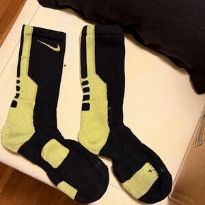 Nike Elite Men's Black and Green Athletic Socks